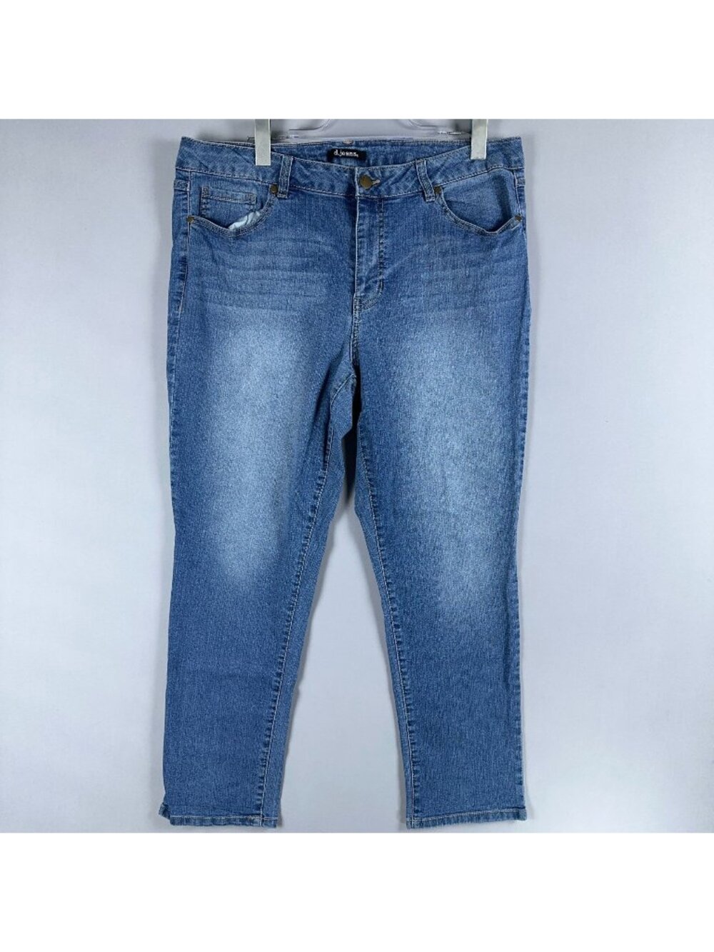 D. Jeans Size 36x27 Straight Leg Stretch Mid Rise Classic 5-Pocket Design